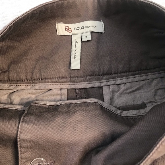 BCBG Women’s Pants Khaki 
Boot Cut Size 2 25x30 - Picture 4 of 5